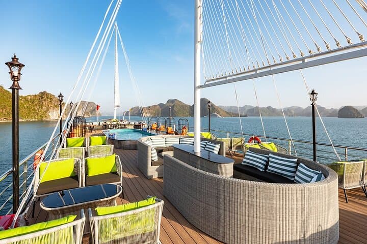 Luxury Day Cruise in Halong Bay: Jacuzzi, Buffet & Sung Sot Cave photo 5
