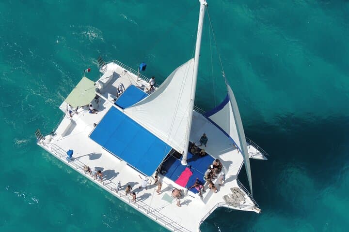 Isla Mujeres Catamaran Adventure: Snorkel, Spinnaker and Beach Club Lunch photo 2