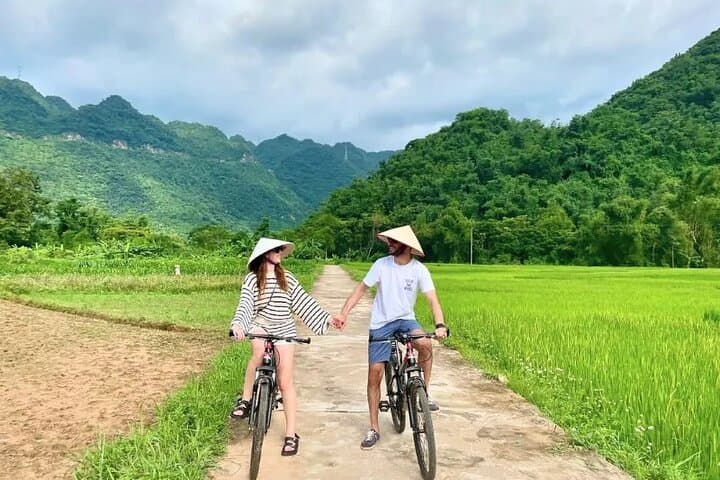 Mai Chau Valley Full Day Tour: Cycling, Weaving & Homestay from Hanoi photo 5