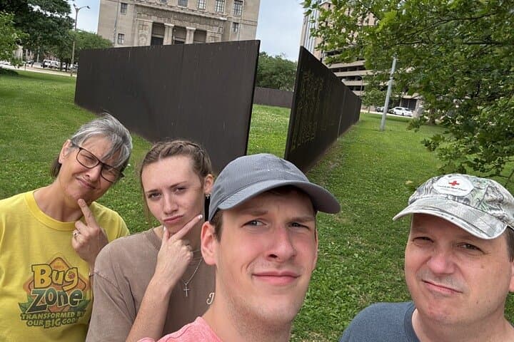 St. Louis Scavenger Hunt: Downtown City Quest Near the Gateway Arch photo 2