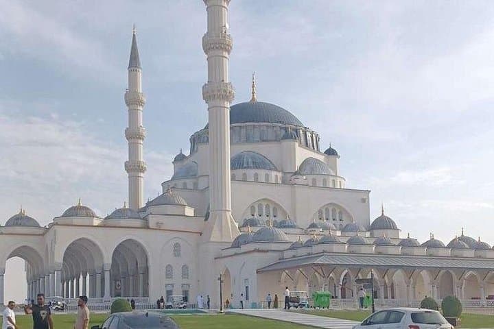 Sharjah Cultural and Heritage Tour: Blue Souk, Al Noor Mosque & Local Markets photo 3