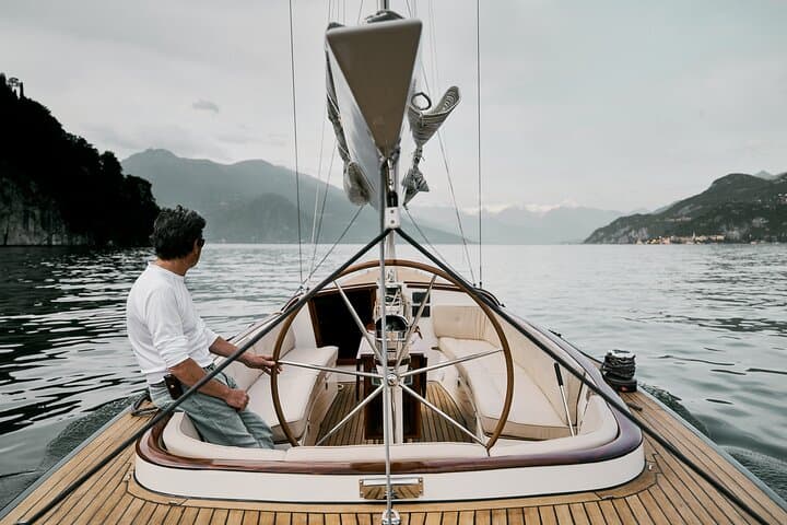 Private Classic Sailing Tour on Lake Como with Aperitif photo 5