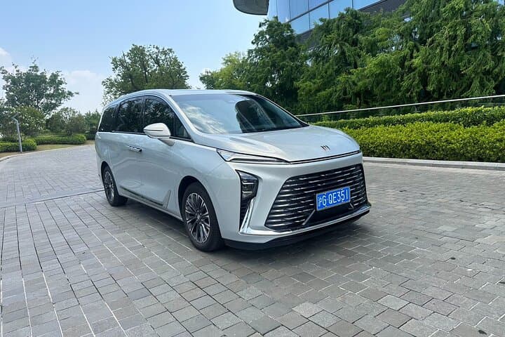 Smooth Private Transfer: Shanghai Downtown to Hongqiao Airport photo 4
