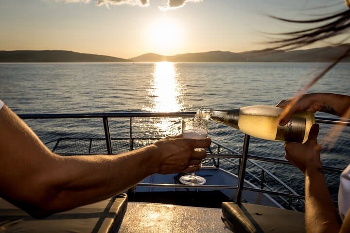 Split Riviera Sunset Cruise: Diocletian's Palace & Marjan Views
