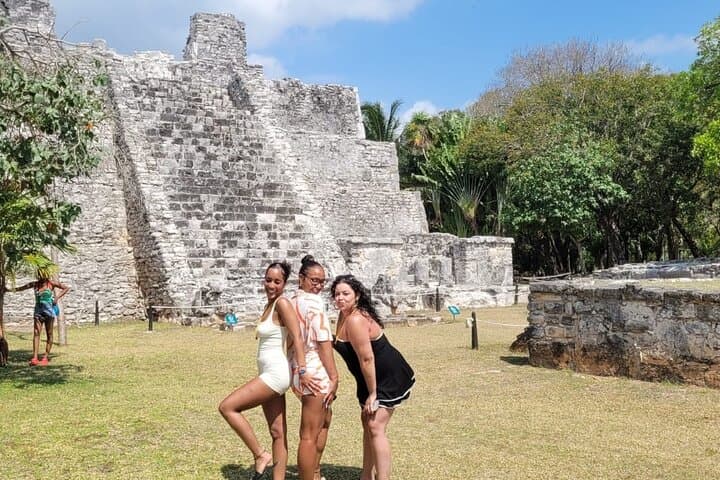 Cancun City Sightseeing & Shopping: Double‑Decker Bus Tour of Downtown and Hotel Zone photo 5