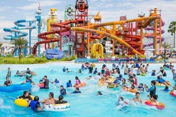 Full-Day Fun at Jeddah’s Biggest Water Park: Rides, Pools & Family Zones photo 3