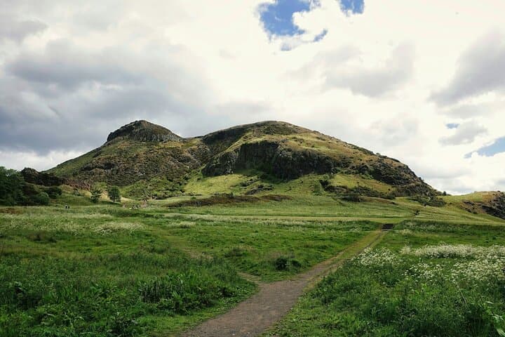 Arthur's Seat Sunset Hike: Guided Evening Ascent in Edinburgh photo 3