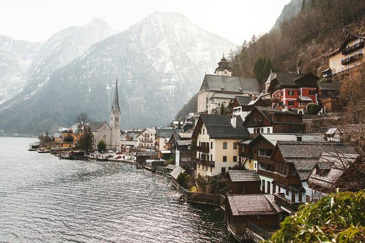 Day Trip from Vienna: Private Guided Tour to Hallstatt and Salzburg