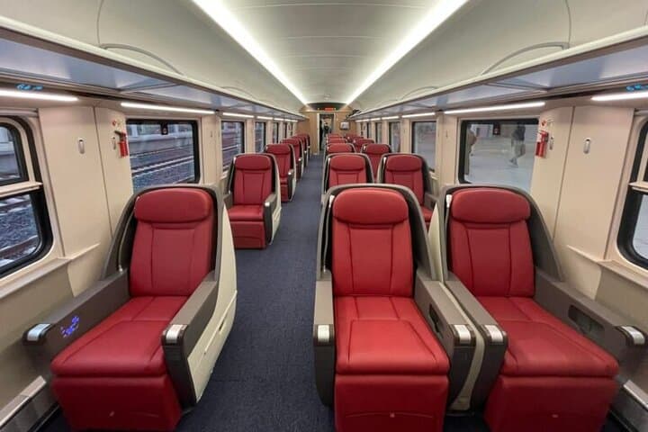 Laos–China High-Speed Railway: Luang Prabang to Vientiane Local Tour & Train Ticket photo 5
