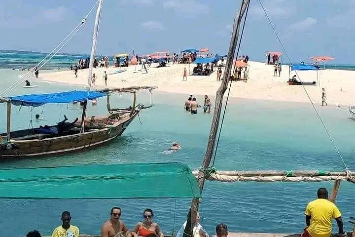 Safari Blue Dhow Cruise: Snorkel, Sandbank & Seafood BBQ in Zanzibar