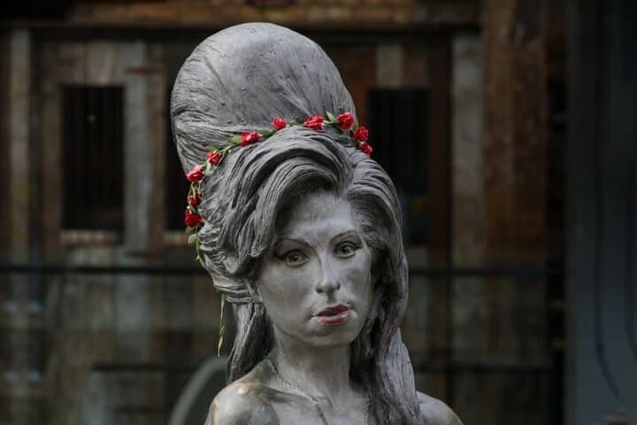 Amy Winehouse Camden Pub Tour: Camden Pubs, Murals & Statue Walk photo 3