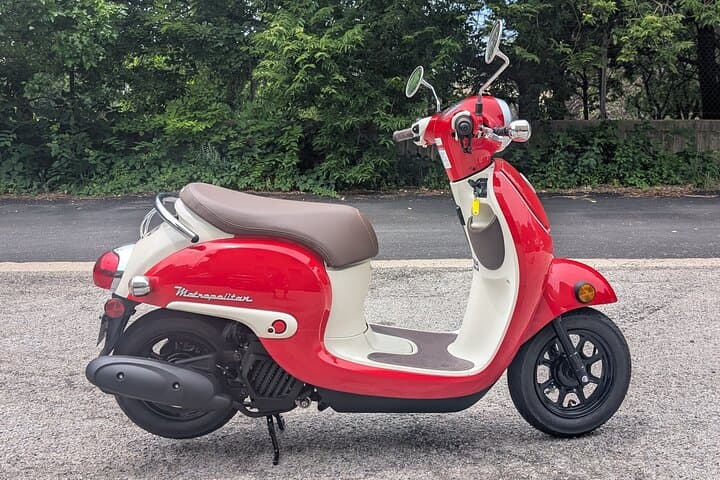 Chicago Museum Campus Scooter Tour: Lakefront & Iconic Neighborhood Ride photo 3