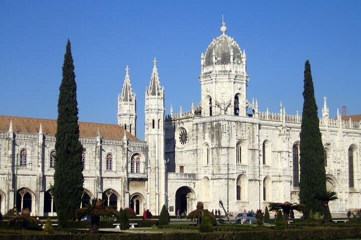 Lisbon Arrival: Panoramic Transfer to Sintra & Cascais photo 2