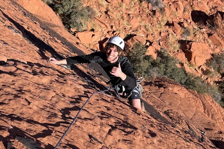 Full-Day Rock Climbing in Red Rock Canyon: Calico Basin Climb from Las Vegas