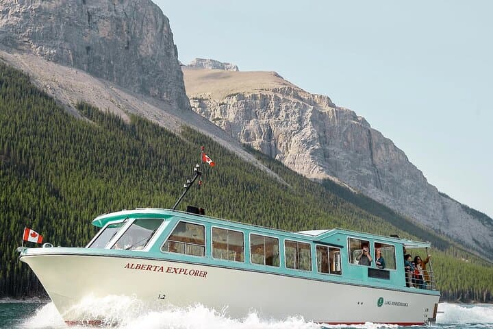 Private Banff & Yoho Tour — Lake Louise, Emerald Lake & Banff Gondola photo 5