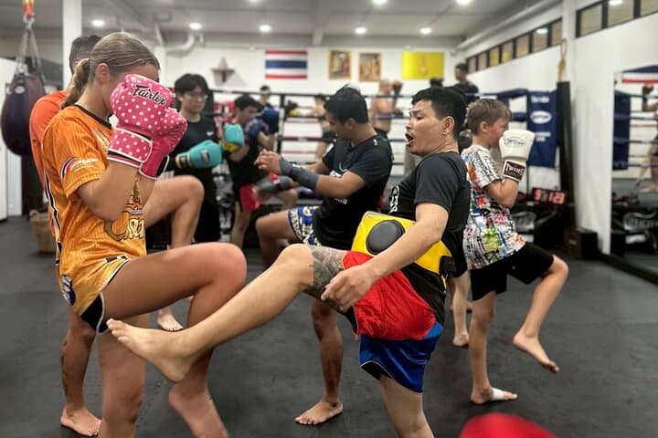 Bangkok Muay Thai Beginner Class — 90-Minute Training Experience photo 2
