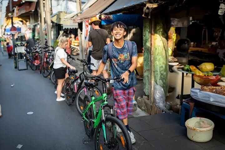Bangkok Bike Street Food Tour: Canal Neighborhoods, Temples & Home-Cooked Thai Meal