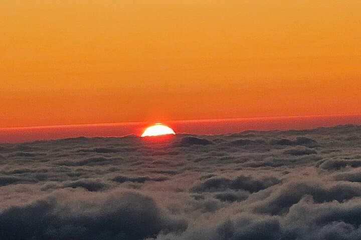 Sunrise and North-Coast West Madeira Island Tour: Pico do Areeiro, Santana & Ribeiro Frio