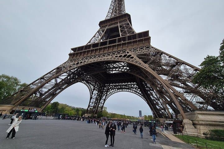 VIP Eiffel Tower Dinner, Summit & Seine Cruise — Private Paris Evening with Champagne photo 5