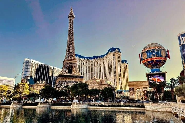 VIP Las Vegas Night Strip and Fremont Street Tour photo 3