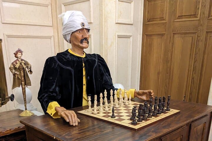 Bratislava History Game: Famous People Walking Tour and City Puzzle photo 4