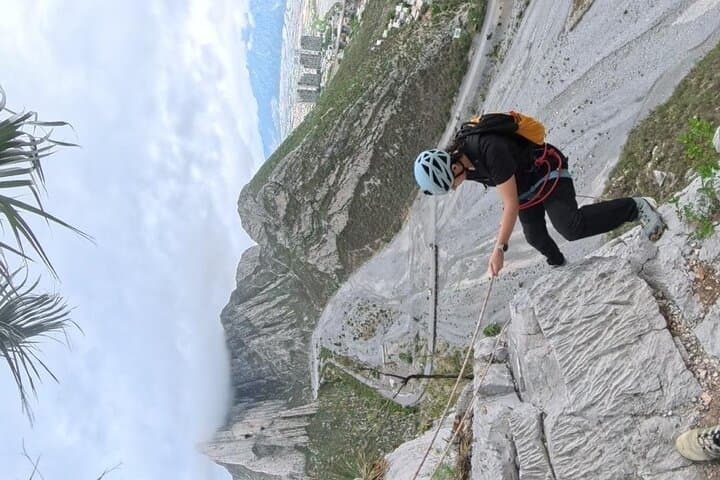 Pico Licos Rappels: 50m Abseils and Ferrata in La Huasteca, Monterrey photo 3