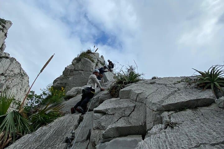 Pico Licos Rappels: 50m Abseils and Ferrata in La Huasteca, Monterrey photo 4