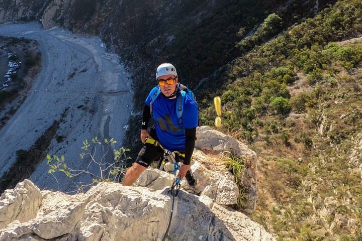 Pico Licos Rappels: 50m Abseils and Ferrata in La Huasteca, Monterrey photo 5