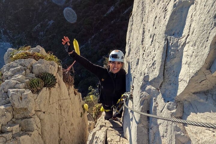 Pico Licos Rappels: 50m Abseils and Ferrata in La Huasteca, Monterrey