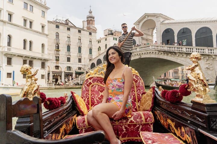 Gondola Photo Shoot Through Venice’s Hidden Canals photo 4