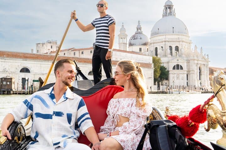 Gondola Photo Shoot Through Venice’s Hidden Canals