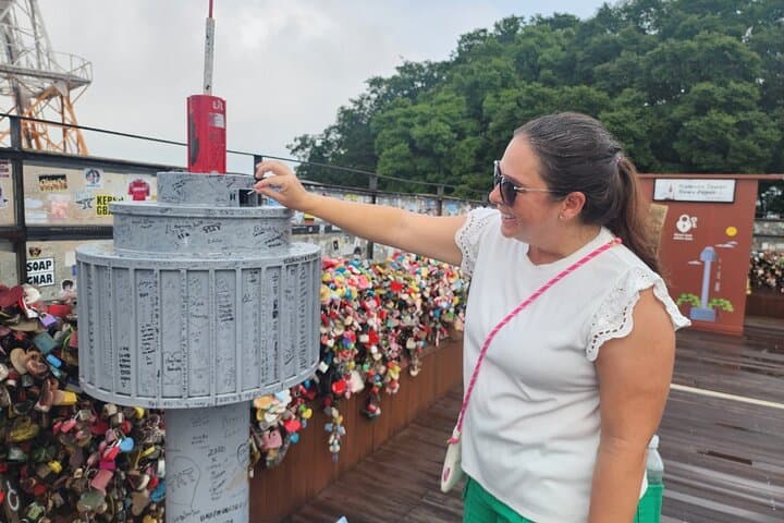 Seoul Highlights Tour: Deoksugung, N Seoul Tower & Bukchon Experience photo 4