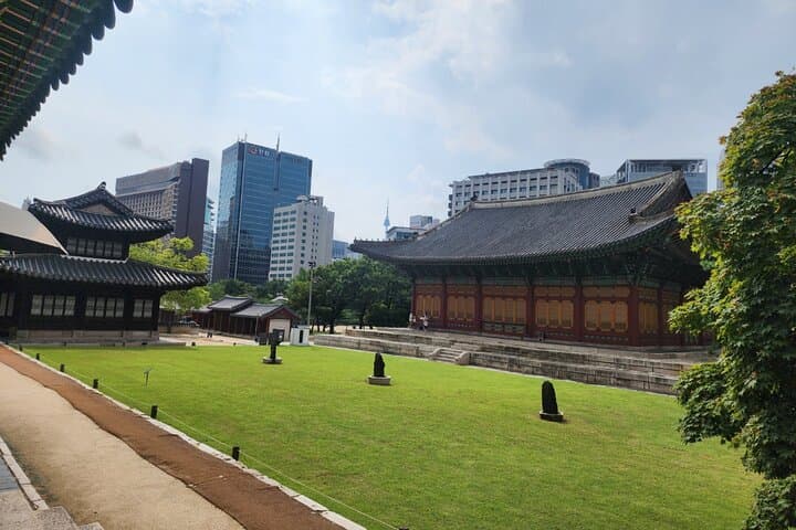 Seoul Highlights Tour: Deoksugung, N Seoul Tower & Bukchon Experience photo 5