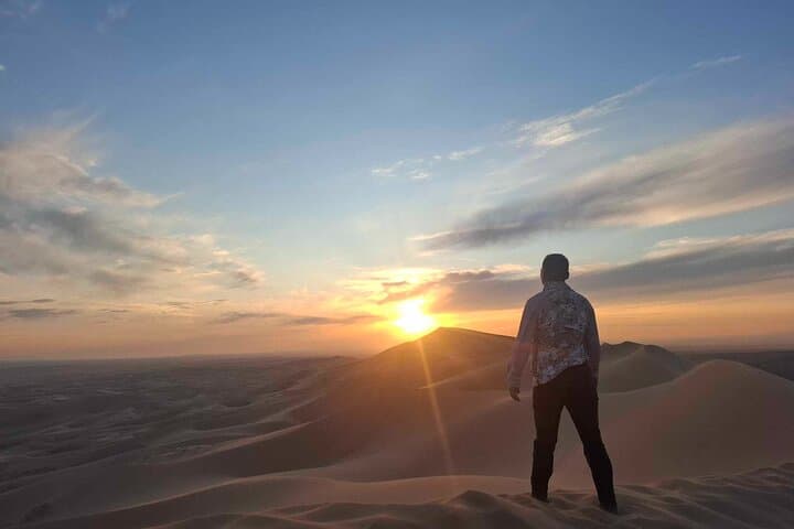 Gobi Desert Highlights: Khongor Dunes, Flaming Cliffs & Yol Valley — 5-Day Adventure