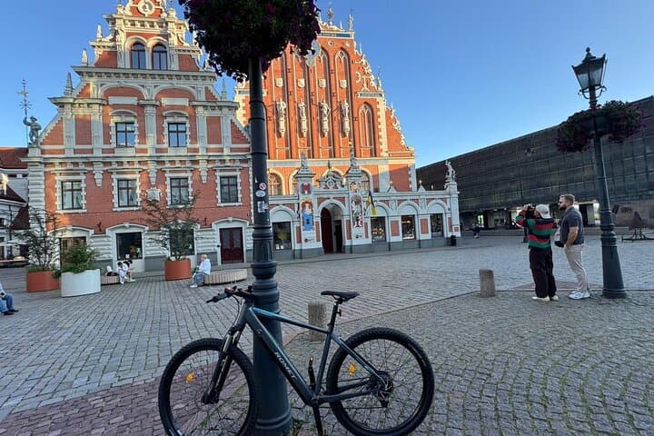 Explore Riga by E‑Bike: Electric Bike Rental with Helmet & Lock photo 4