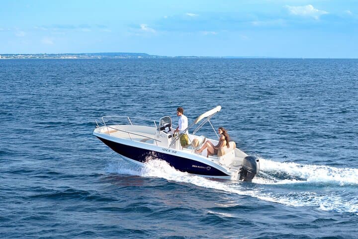Private Boat Excursion Along the Amalfi Coast: Positano, Amalfi & Hidden Coves photo 4