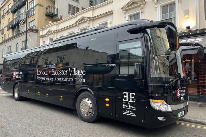 Bicester Village Day Trip from London: VIP Discount & Coach Transfer