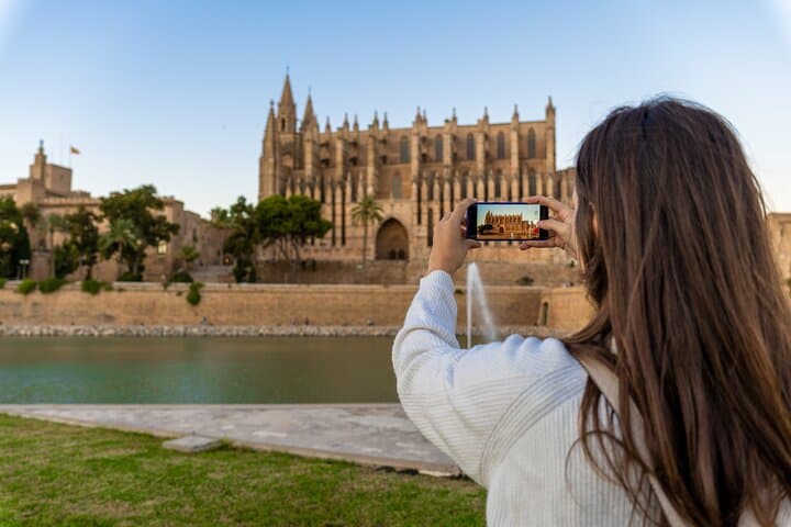 Mallorca MegaCombo: La Seu Cathedral, Hams Caves & Palma Aquarium — One-Day Sightseeing photo 3