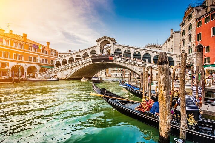 Venice Mega Combo: Doge’s Palace Entry, Classic Gondola & ACTV Pass photo 3