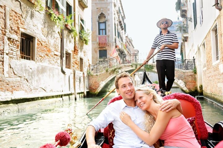 Venice Mega Combo: Doge’s Palace Entry, Classic Gondola & ACTV Pass photo 5