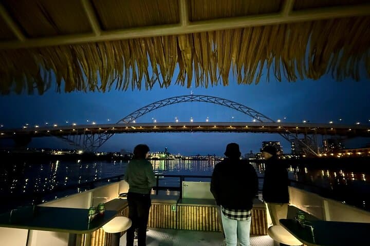 Portland City Lights & Tiki Nights: 1-Hour Willamette River Cruise photo 4
