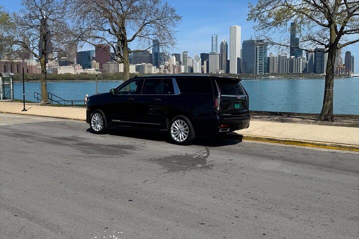 Game-Day Chauffeur in Chicagoland: 5-Hour Private Sports Transport photo 3