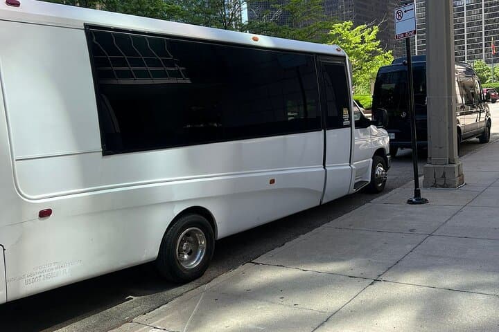 Game-Day Chauffeur in Chicagoland: 5-Hour Private Sports Transport photo 4