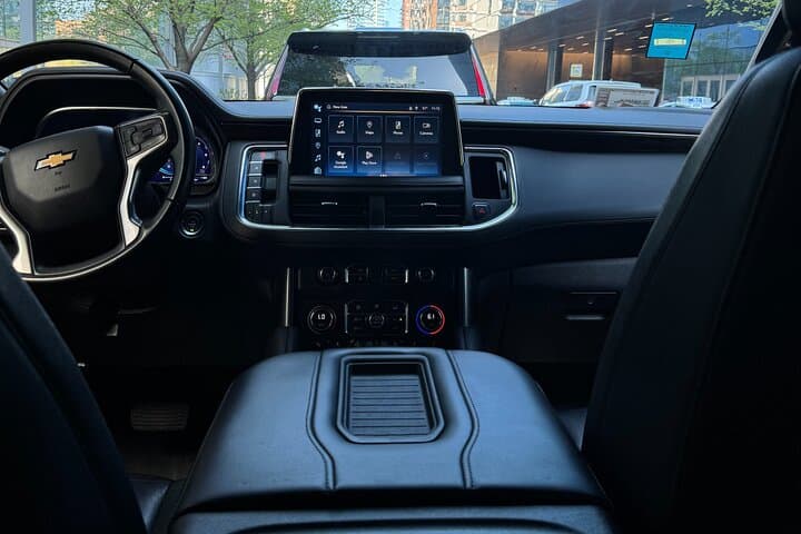 Game-Day Chauffeur in Chicagoland: 5-Hour Private Sports Transport photo 5