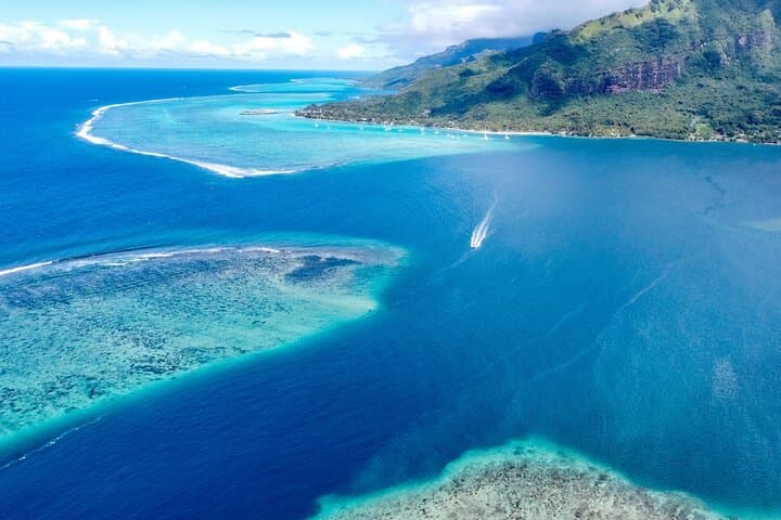 Private Moorea Island Boat Tour with Lunch and Snorkeling photo 3