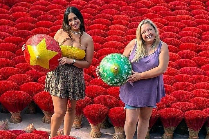 Hanoi Half-Day Journey to Quang Phu Cau Incense Village & Chuong Conical Hat Workshop photo 4