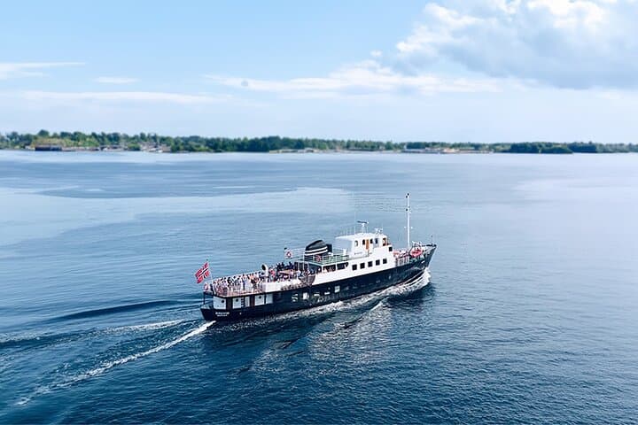 Explore Hjørundfjord and Hellesylt: Ålesund Boat-and-Bus Fjord Day Tour