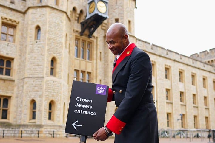 Explore the Tower of London: Crown Jewels, Ravens & Royal History photo 1
