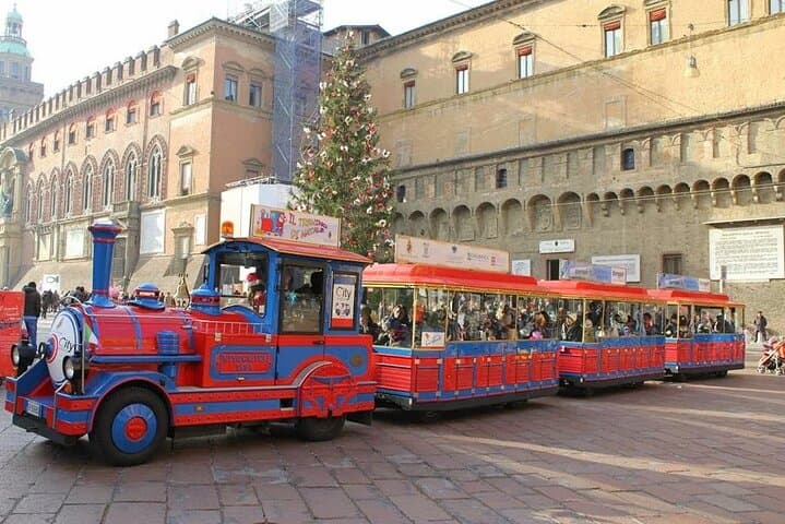 Bologna Open Bus and San Luca Express: Hilltop Basilica, Portico & Food Tasting photo 3