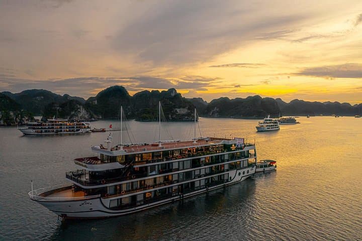 La Regina 2D1N Luxury Cruise: Halong & Lan Ha Bay with Local Cuisine photo 4